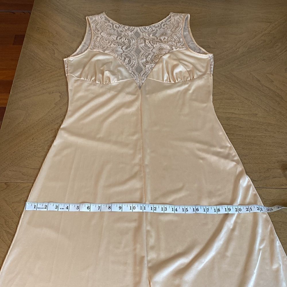 Vintage 1960's Champagne Lace Slip Size Medium - Picture 7 of 8